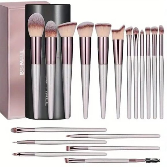 Makeup Brush Set 18 Pcs Premium Synthetic Foundation Powder Concealers Brushes - Picture 1 of 3